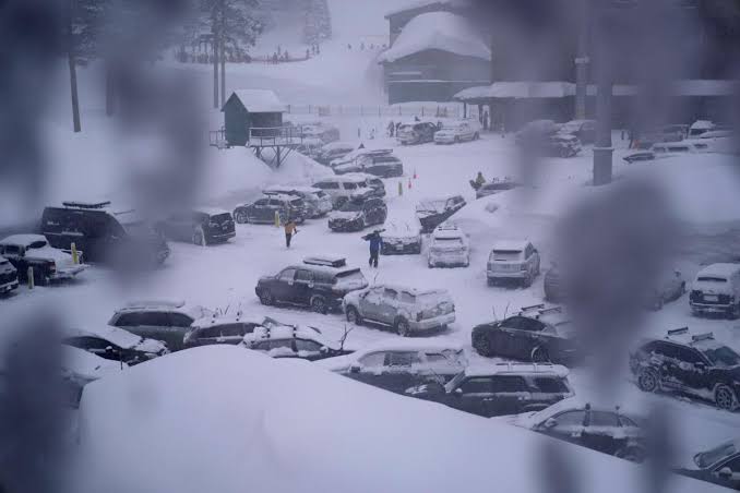 Fuerte avalancha en California pone a trabajar a los servicios de emergencia