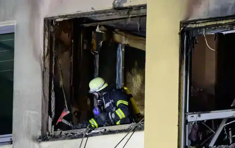 Fuerte incendio en hospital de Alemania deja cuatro víctimas mortales