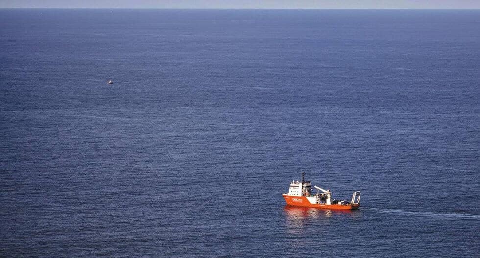 Hallan a naufrago tras 23 horas en el mar de Nueva Zelanda; su reloj ayudó a localizarlo