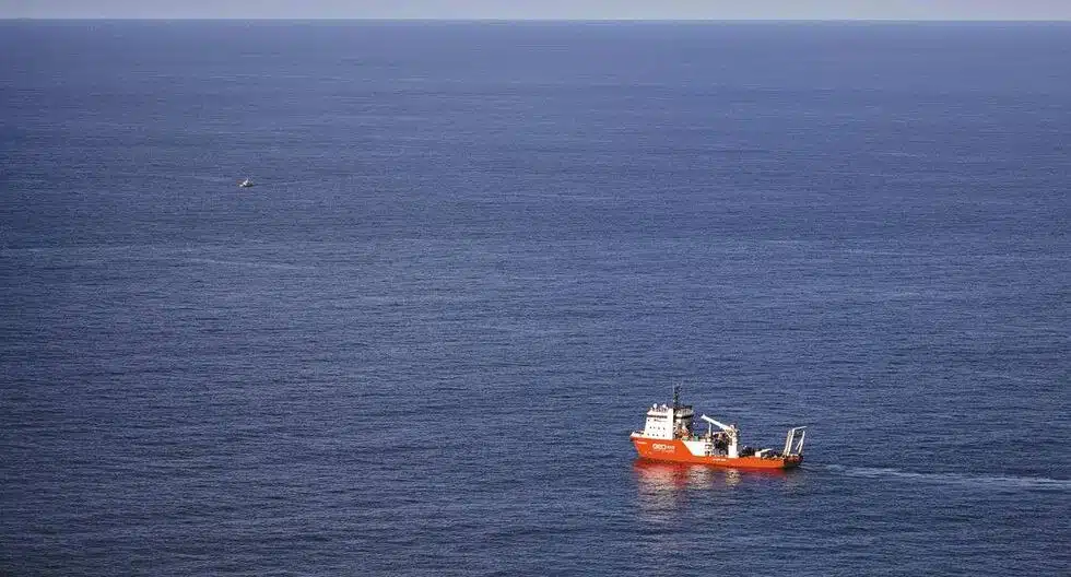 Hallan a naufrago tras 23 horas en el mar de Nueva Zelanda; su reloj ayudó a localizarlo