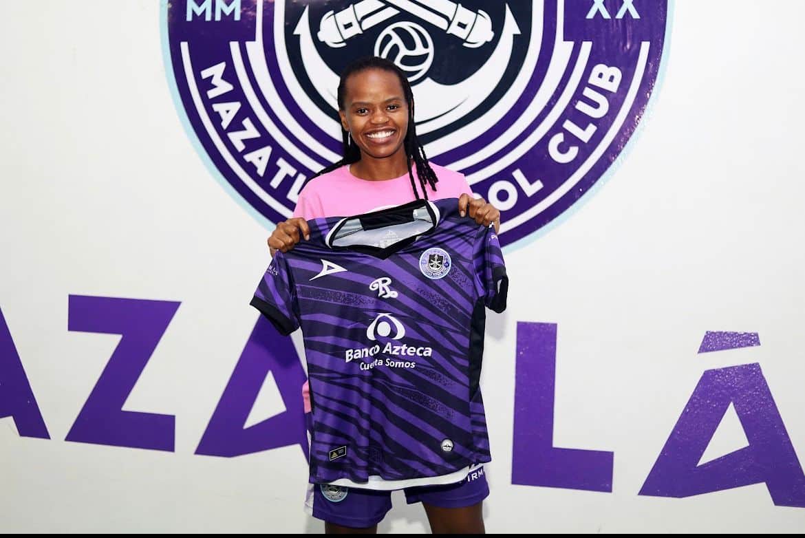 Hidalh Magaia con la playera del Mazatlán FC