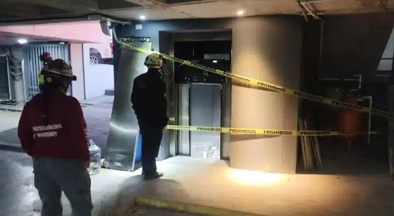 Cae elevador con 11 personas en Monterrey, NL