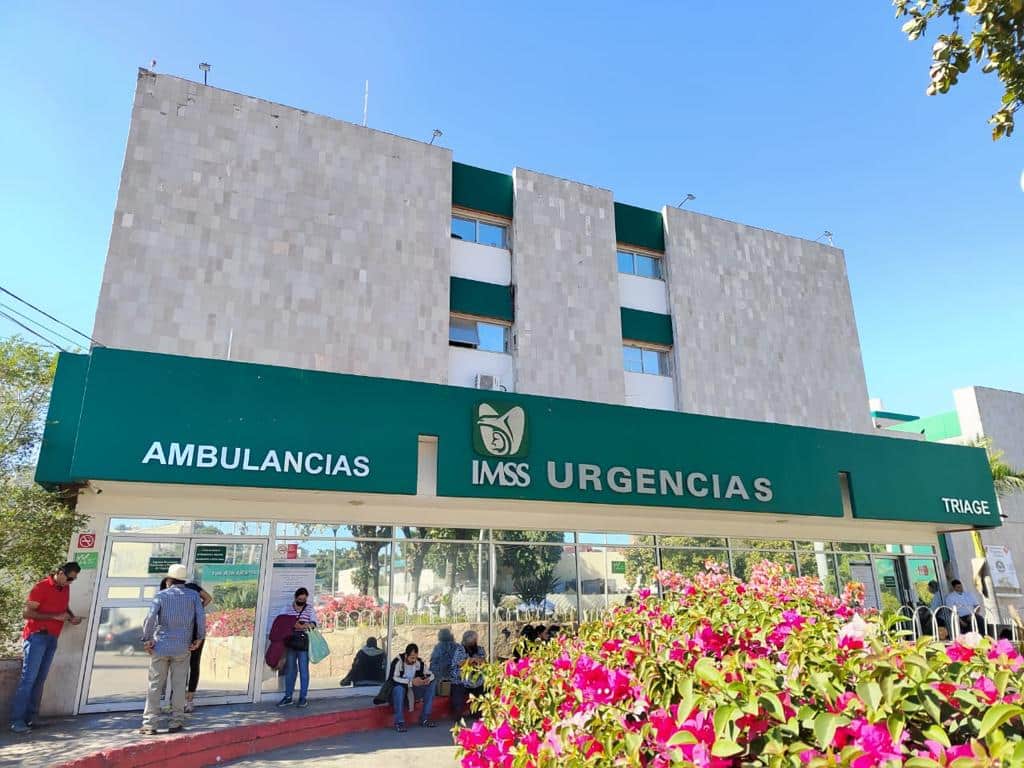 El menor fue internado en el área de urgencias del Hospital del Seguro Social en Culiacán.
