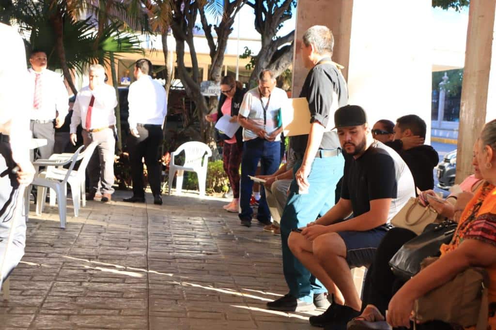 Personas queriendo pagar el predial en Mazatlán