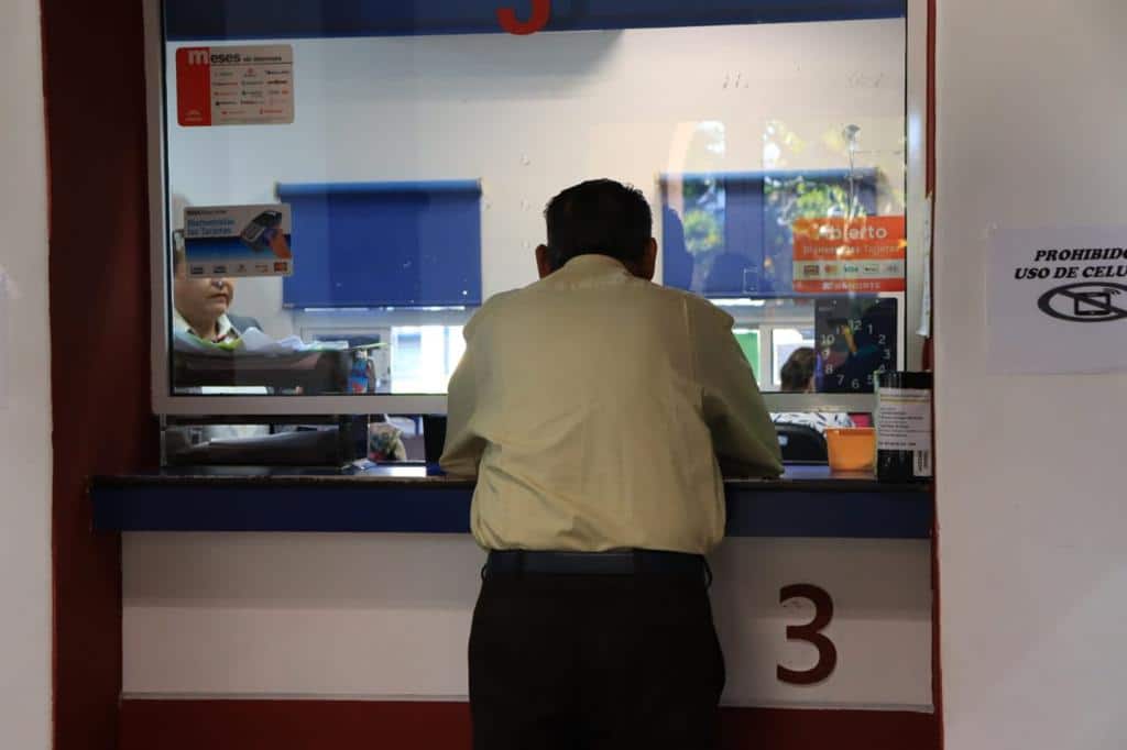 Personas queriendo pagar el predial en Mazatlán