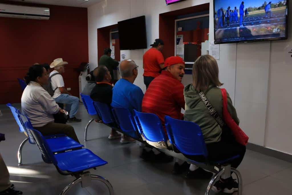 Personas queriendo pagar el predial en Mazatlán