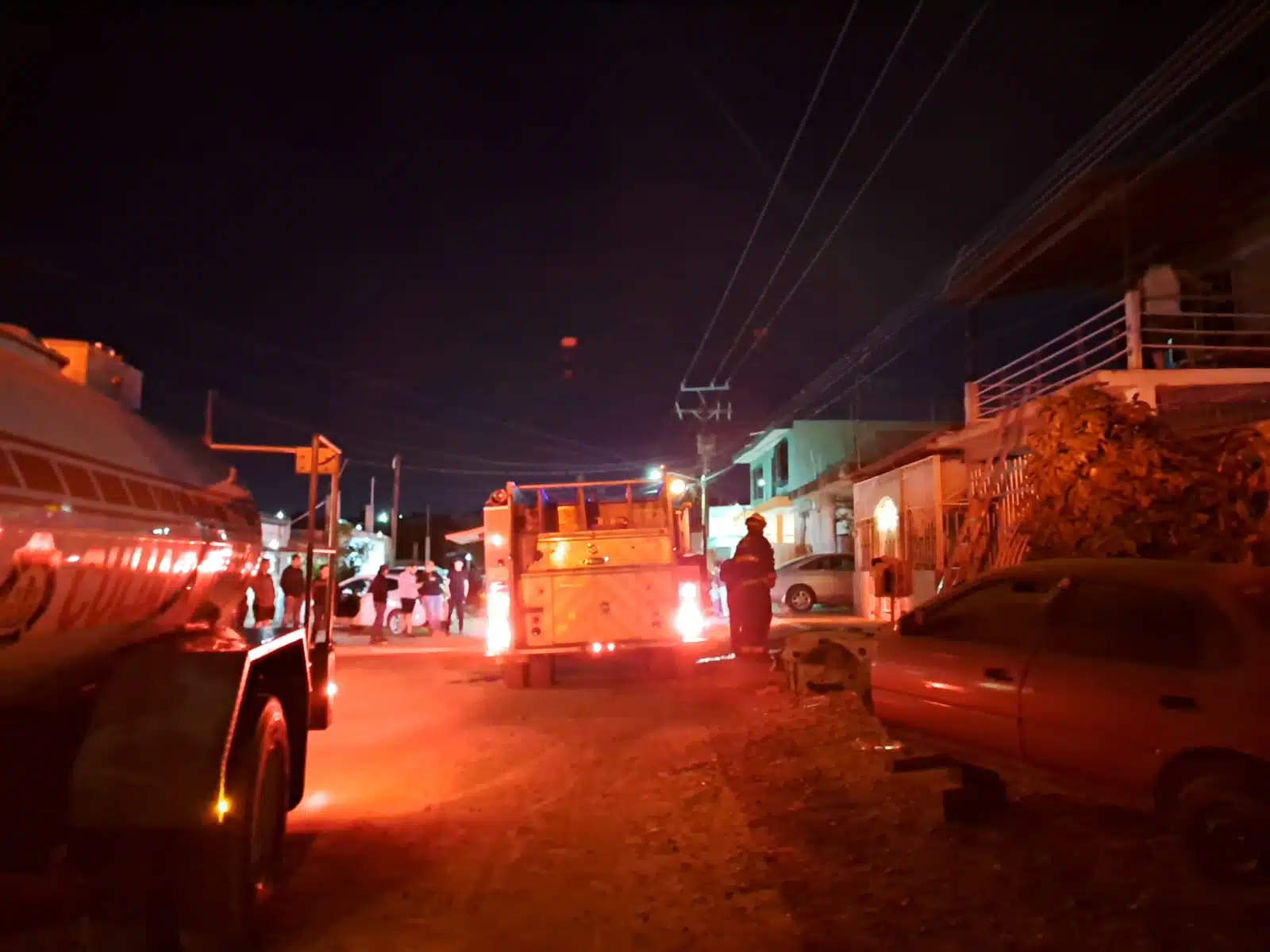 Bomberos Culiacán se hicieron cargo de controlar las llamas.