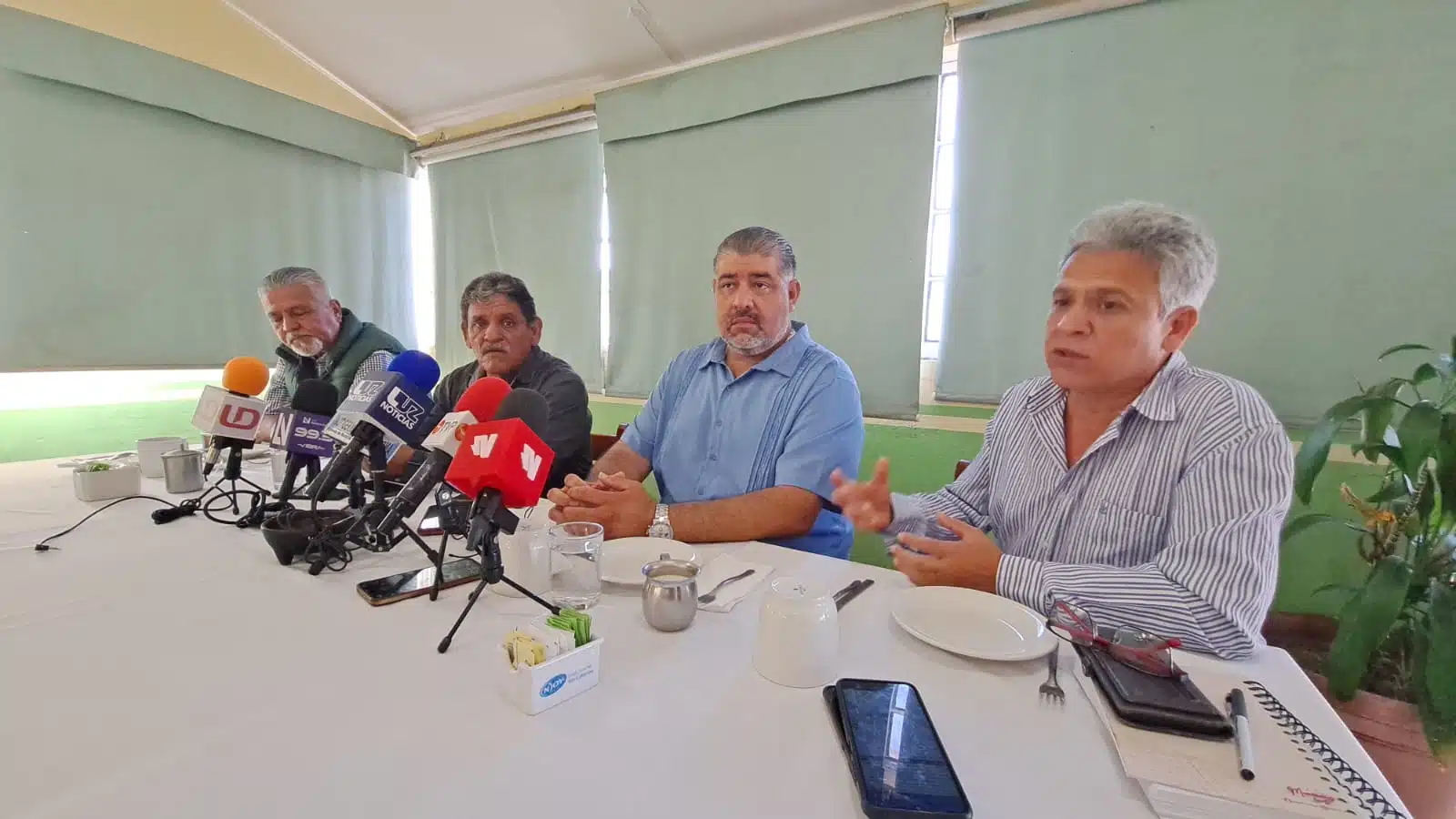 Integrantes de Fuerza Corazón en Rosario en rueda de prensa.