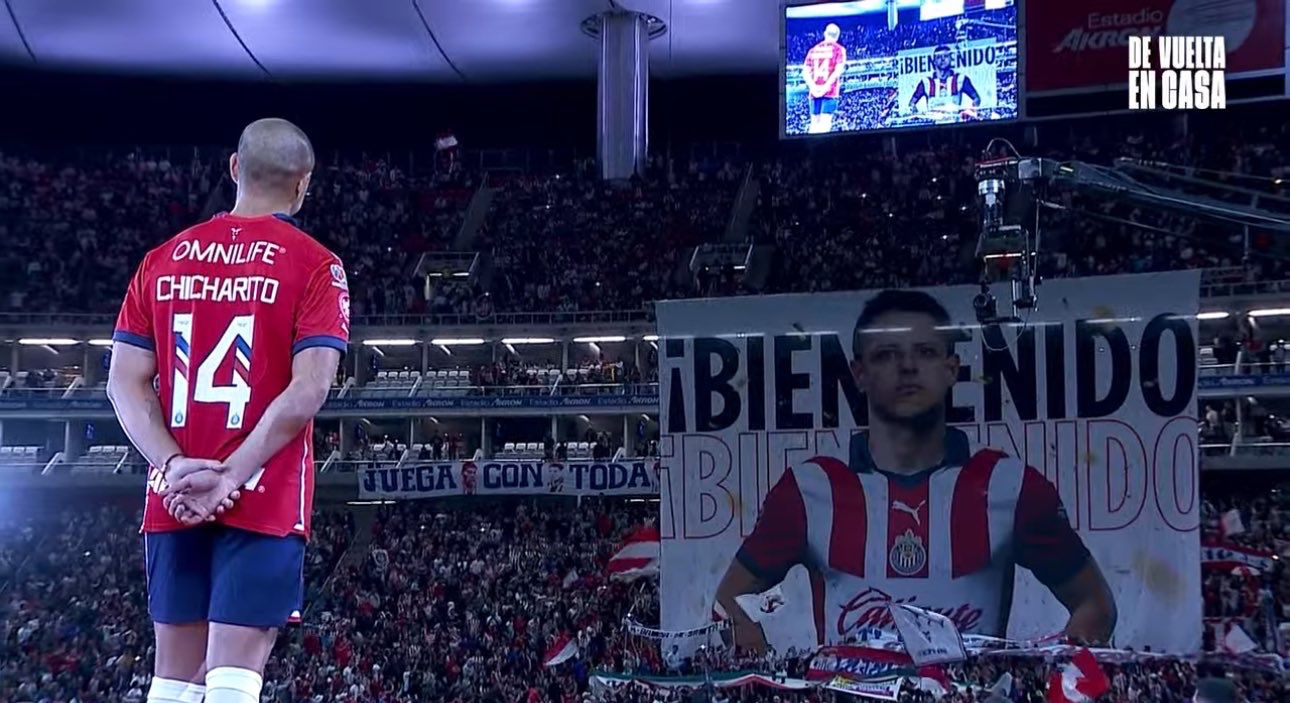 Javier “Chicharito” Hernández en su presentación en el estadio Akron en Guadalajara