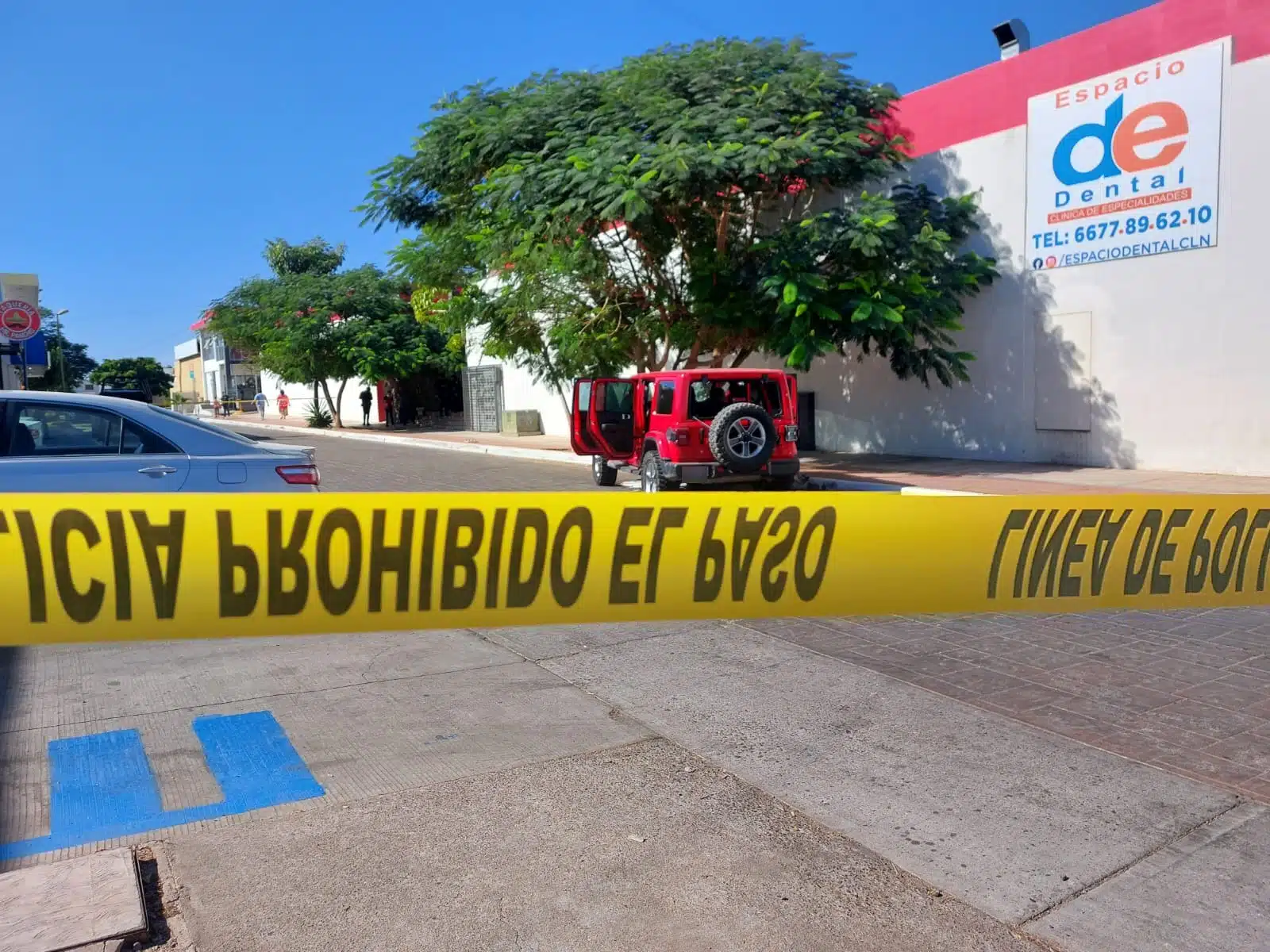 Camioneta Jeep Rubicón baleado en Culiacán