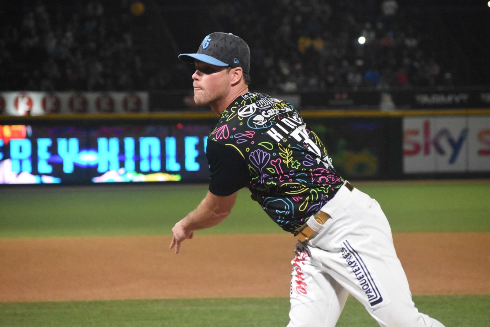 El norteamericano Jeff Kinley estuvo intratable en la loma de los disparos e inicia con victoria la postemporada