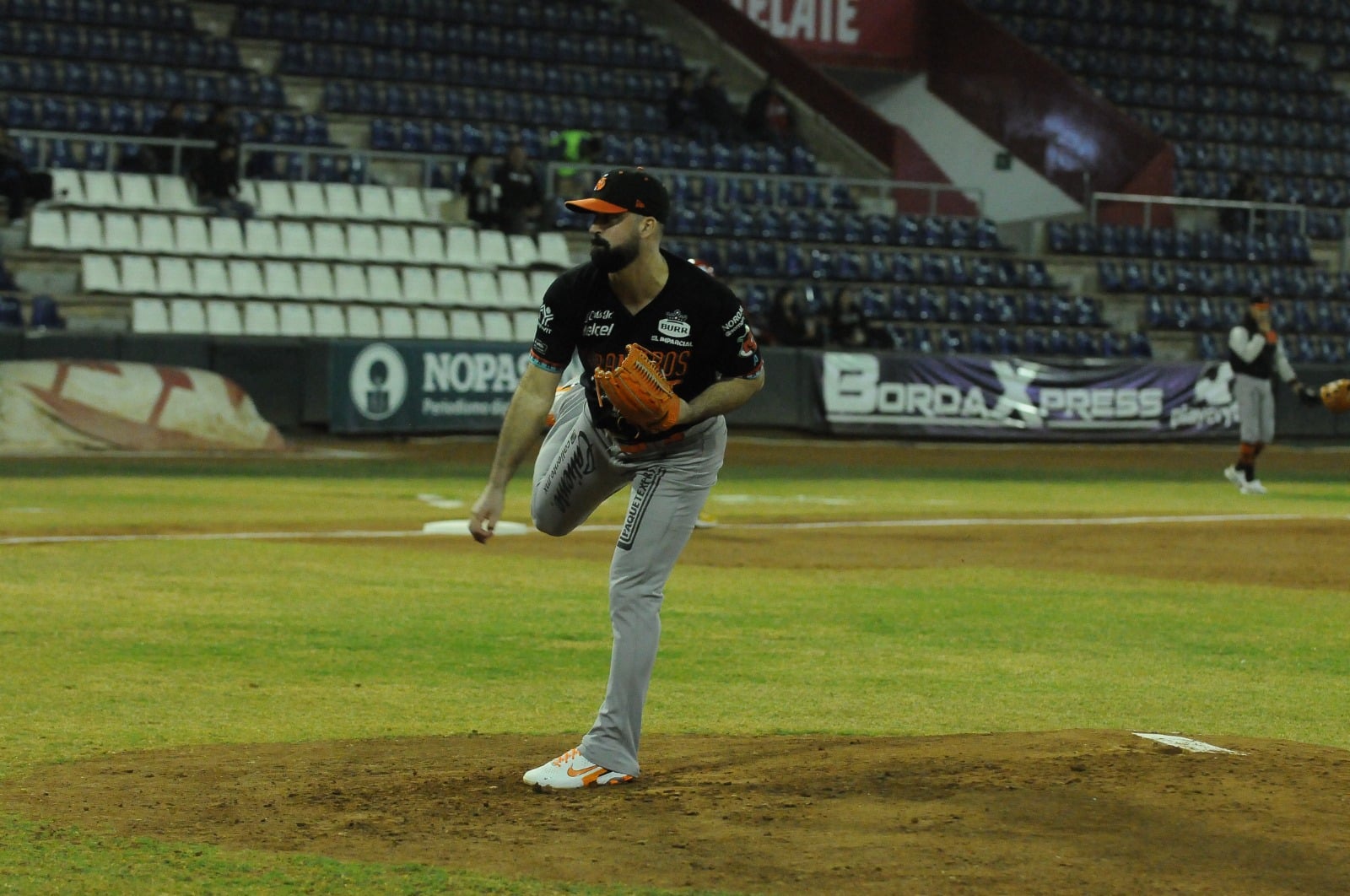 Joe Van Meter ganó por Naranjeros al abrir el juego 3 del playoffs