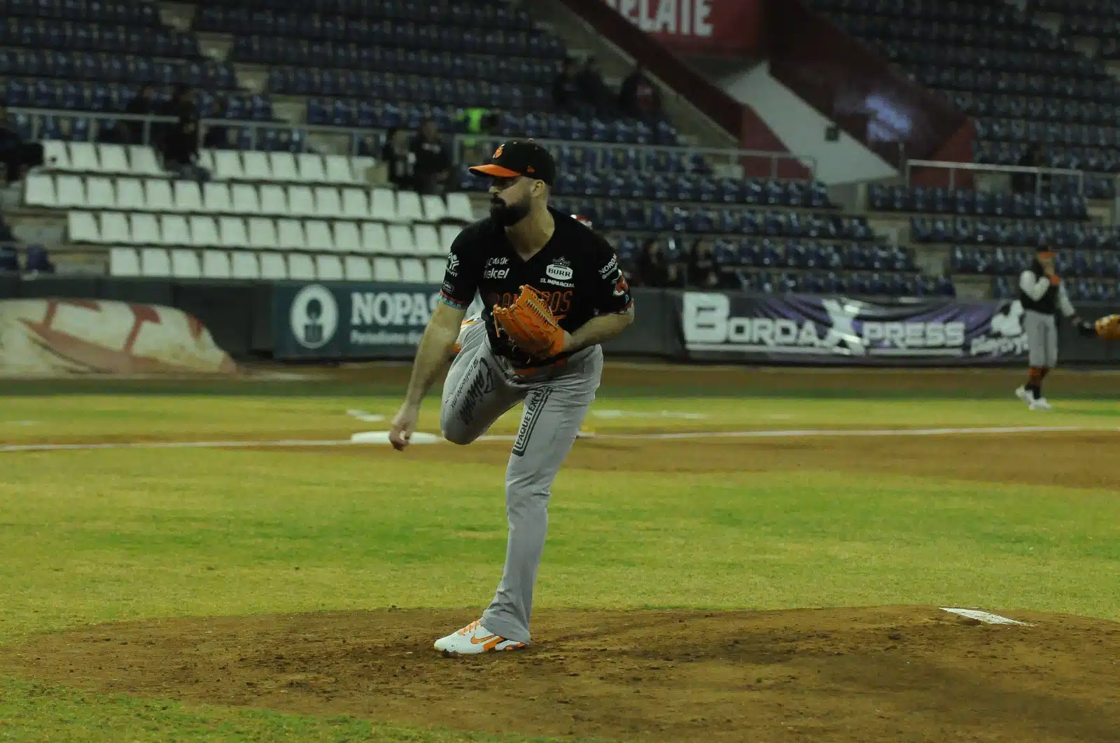 Joe Van Meter ganó por Naranjeros al abrir el juego 3 del playoffs