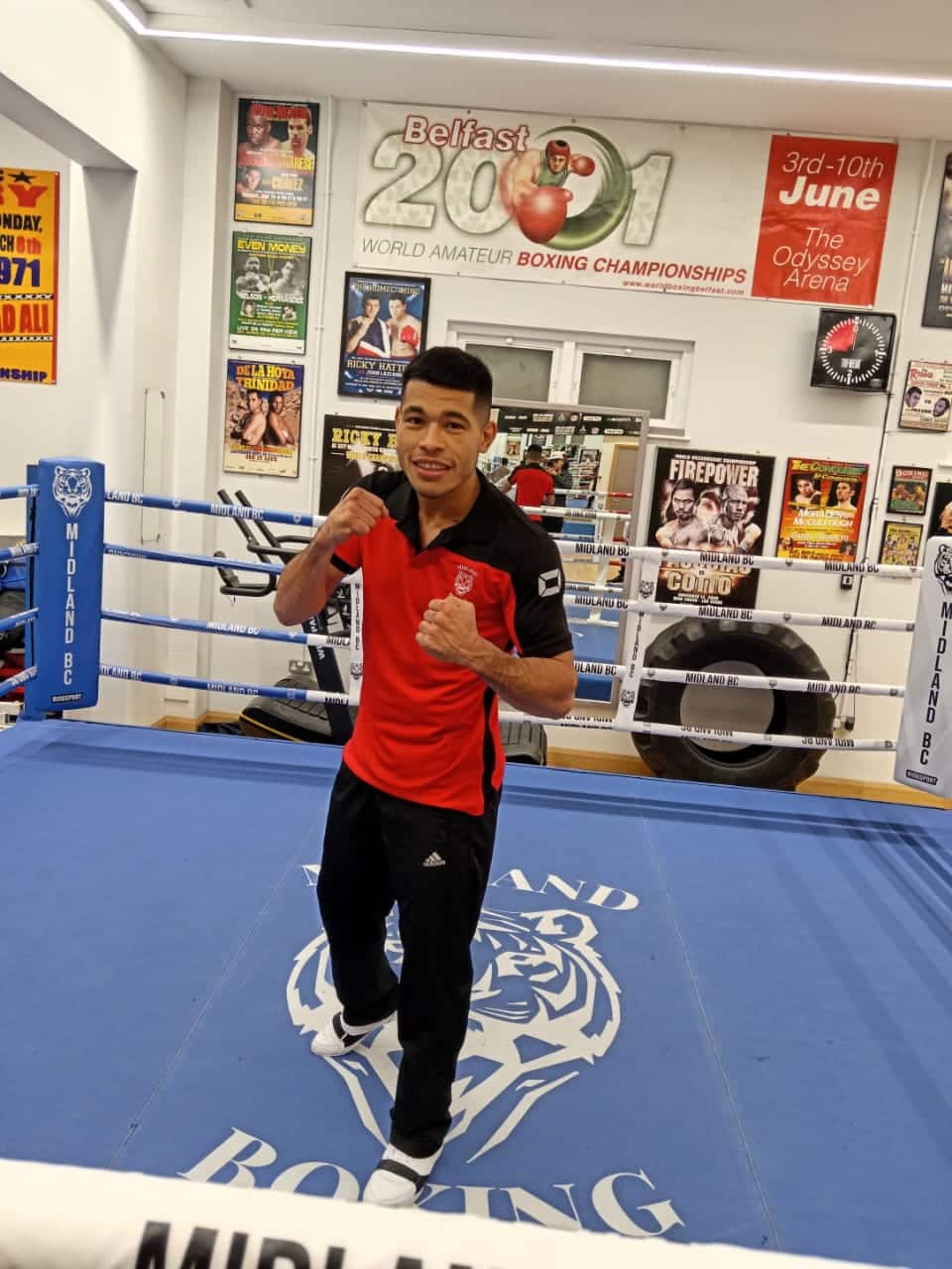 El mochitense José Félix Jr. arriba de un cuadrilátero de box en Irlanda