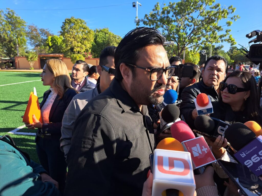 Juan de Dios Gámez Mendívil en entrevista con los medios de comunicación en Culiacán