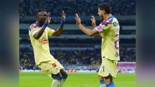 Jugadores del America celebrando triunfo