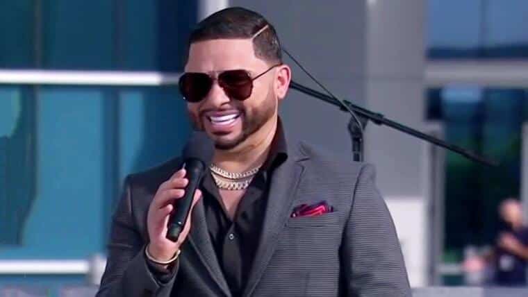 Larry Hernández