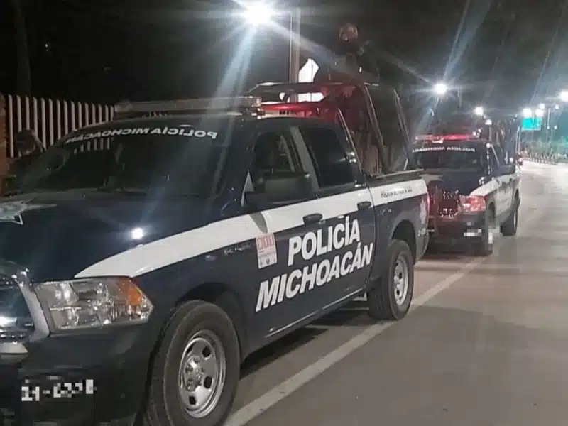 Localizan tres cuerpos al interior de un vehículo en Zitácuaro