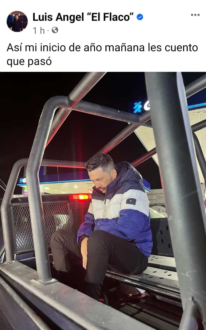 Luis Ángel “El Flaco” arriba de una patrulla municipal.