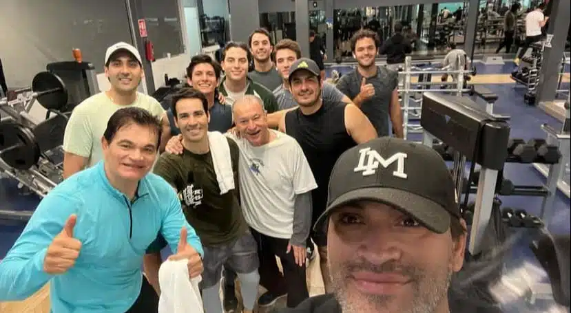 MALOVA junto a su hijo mayo y amigos en un gym de Los Mochis