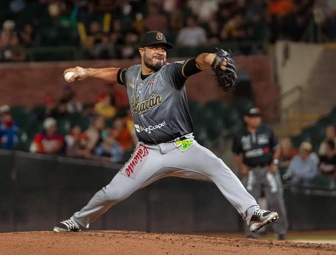 Manny Barreda lanzador estelar de los Tomateros de Culiacán