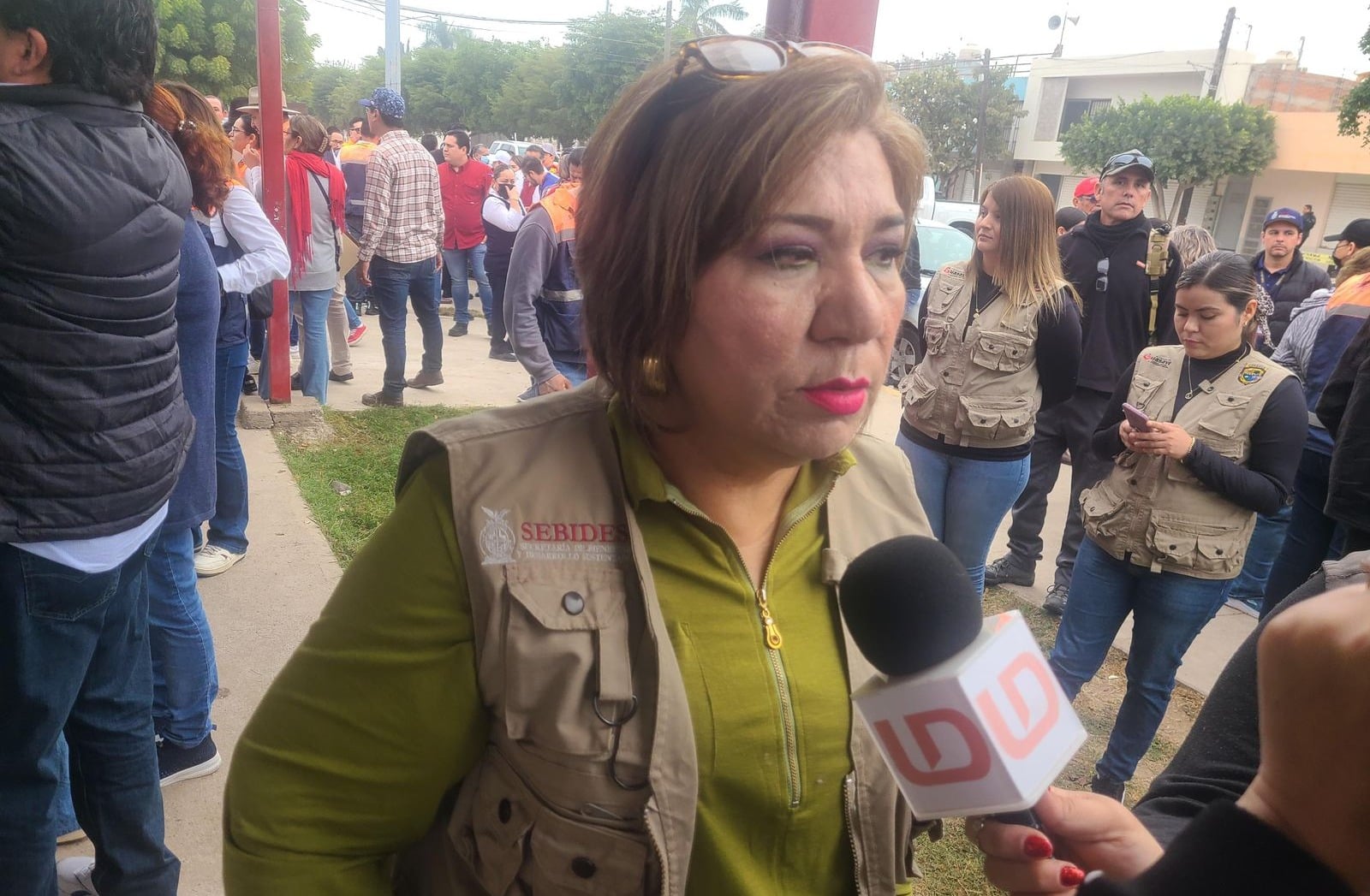 María Inés Pérez con medios de prensa
