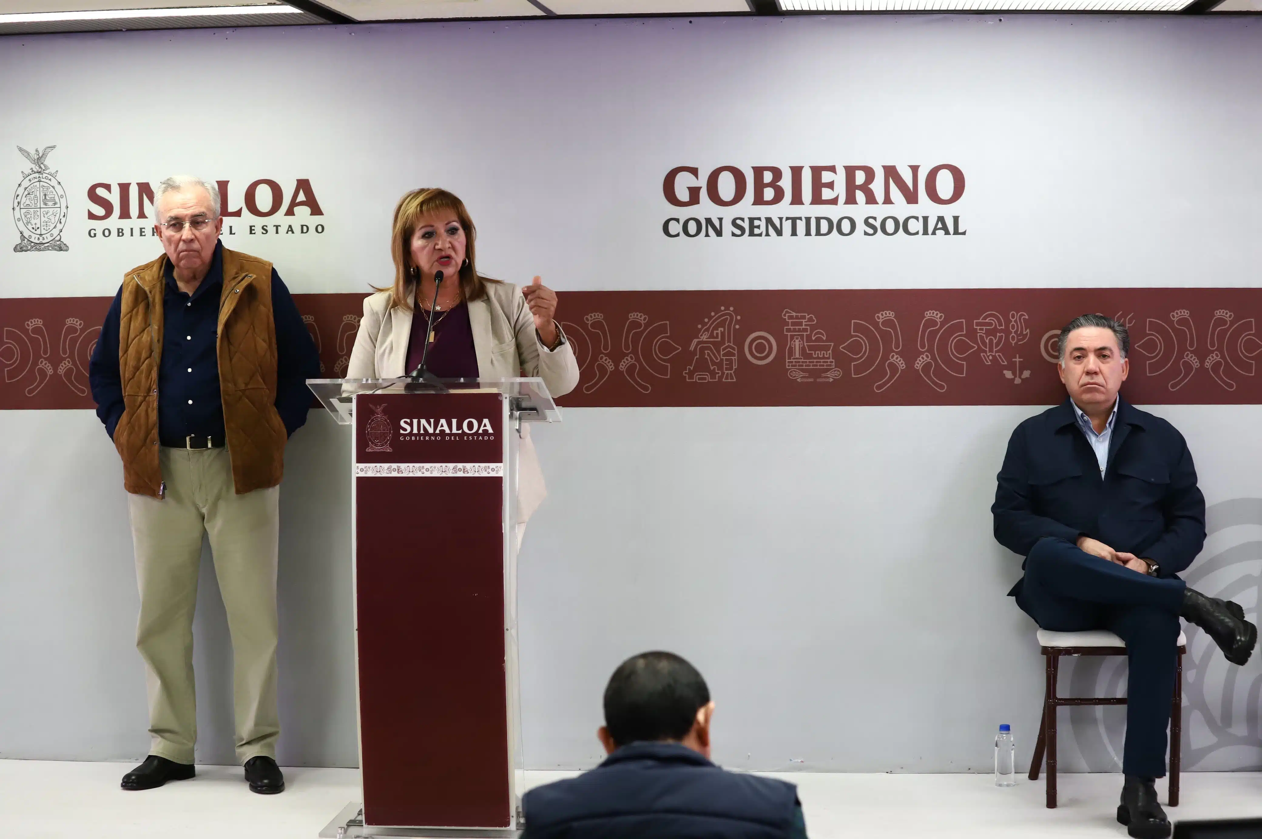 María Teresa Guerra Ochoa en la conferencia semanera