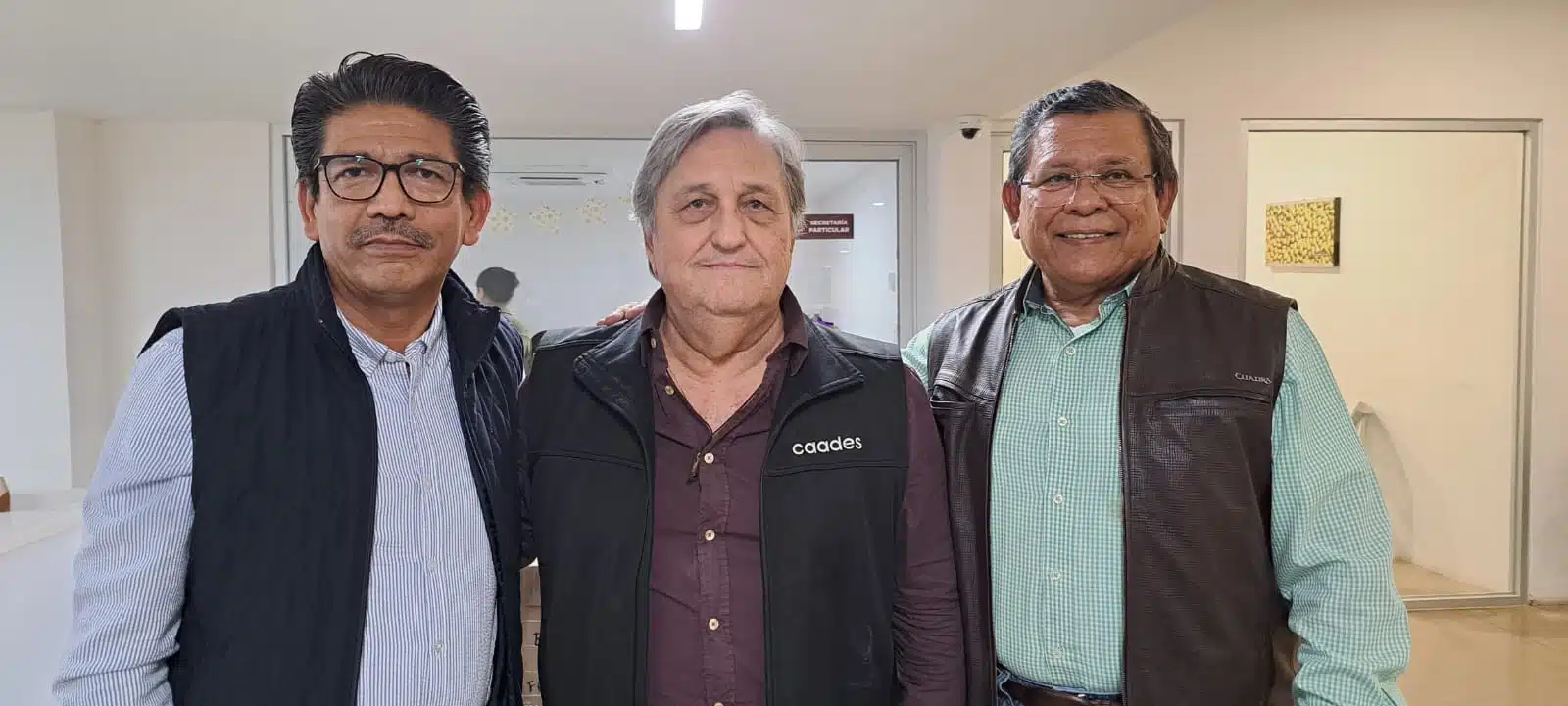 secretario de Agricultura, Jaime Montes Salas, el alcalde de Guasave, Martín Ahumada Quintero, y el presidente de Caades, Marte Vega Román