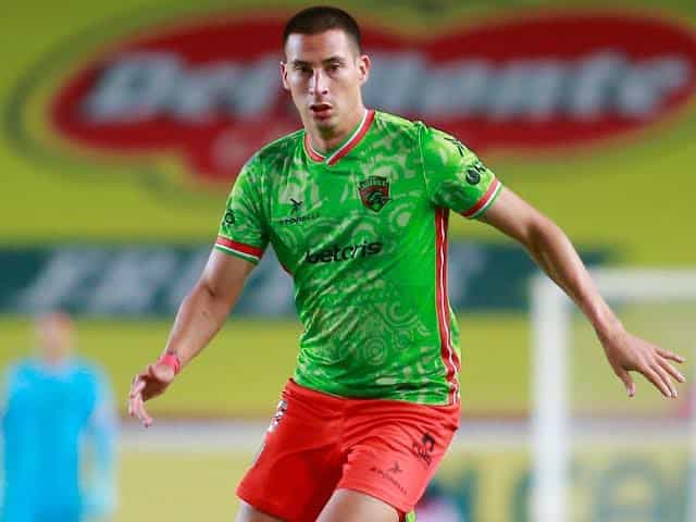 Mauro Lainez con el uniforme del equipo de futbol Juárez FC