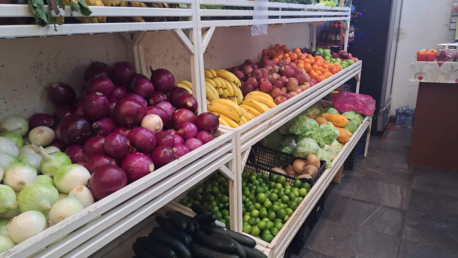 Los precios del tomate, cebolla y pepino se fueron “por los cielos”