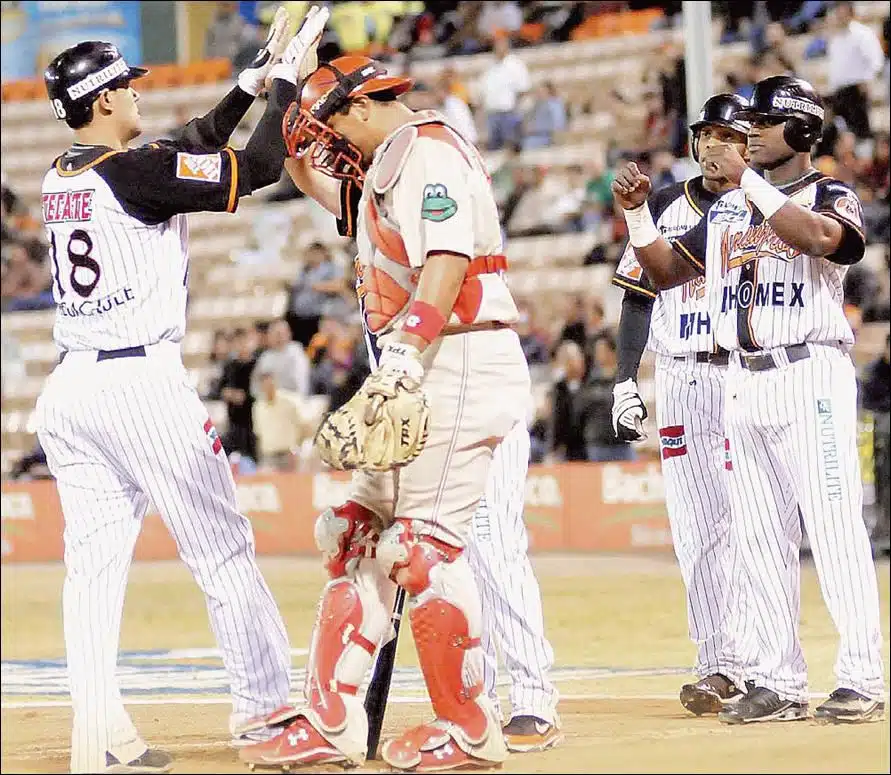 Jugadores del equipo de beisbol de naranjeros de Hermosillo