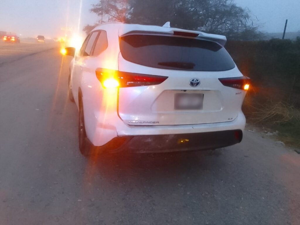 Camioneta chocada tras un accidente tipo choque en Guasave