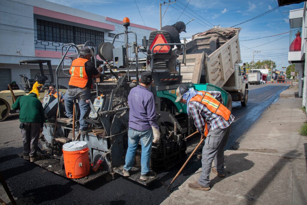 Trabajos de reparación de la avenida Nicolás Bravo en Culiacán.