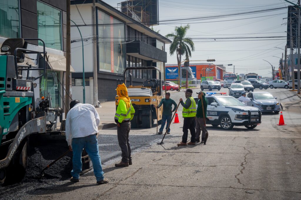 Trabajos de reparación de la avenida Nicolás Bravo en Culiacán.