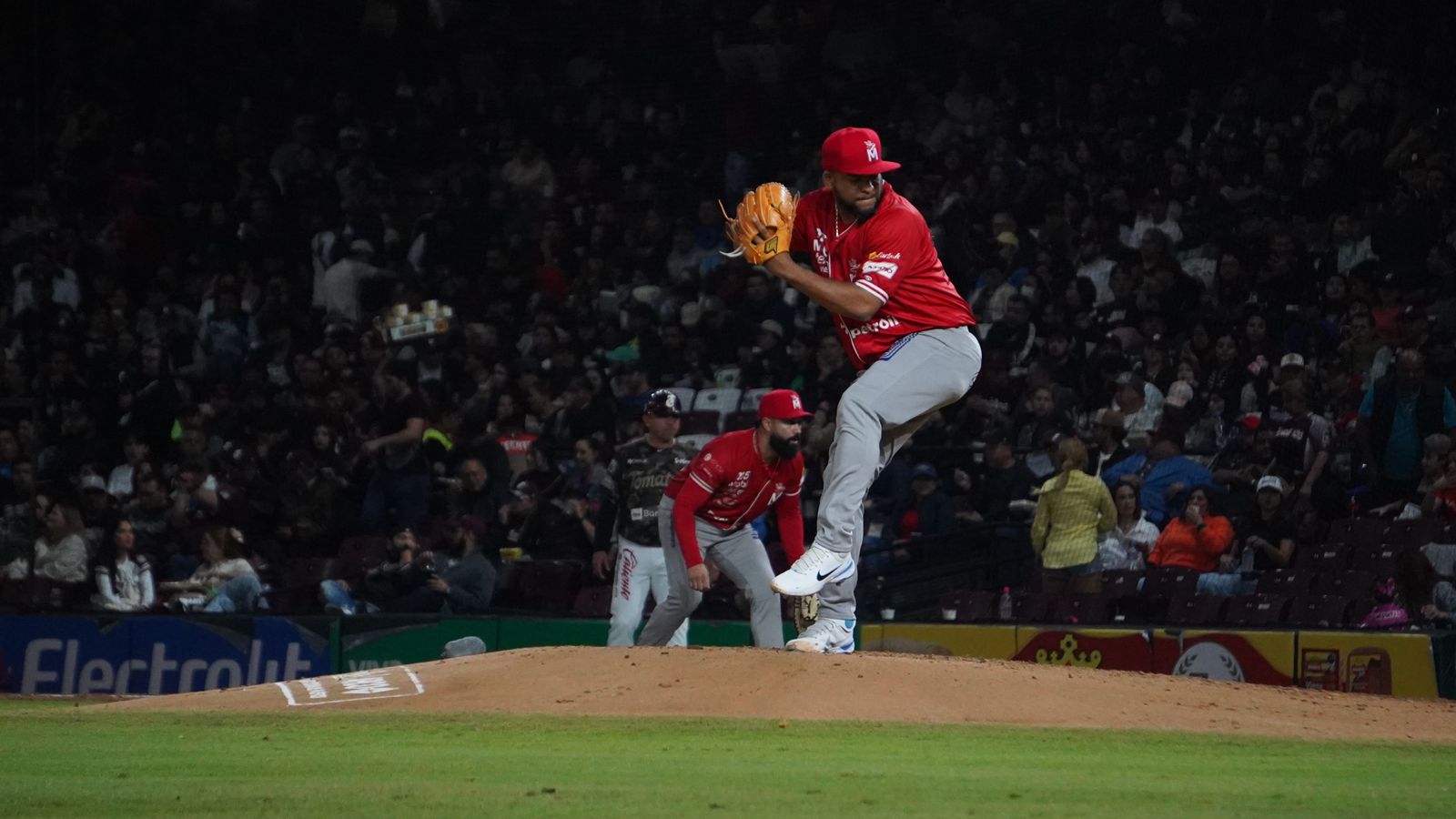 Odrisamer Despaigne sumó par de triunfos en la serie de semifinales dentro de la Liga Mexicana del Pacífico.