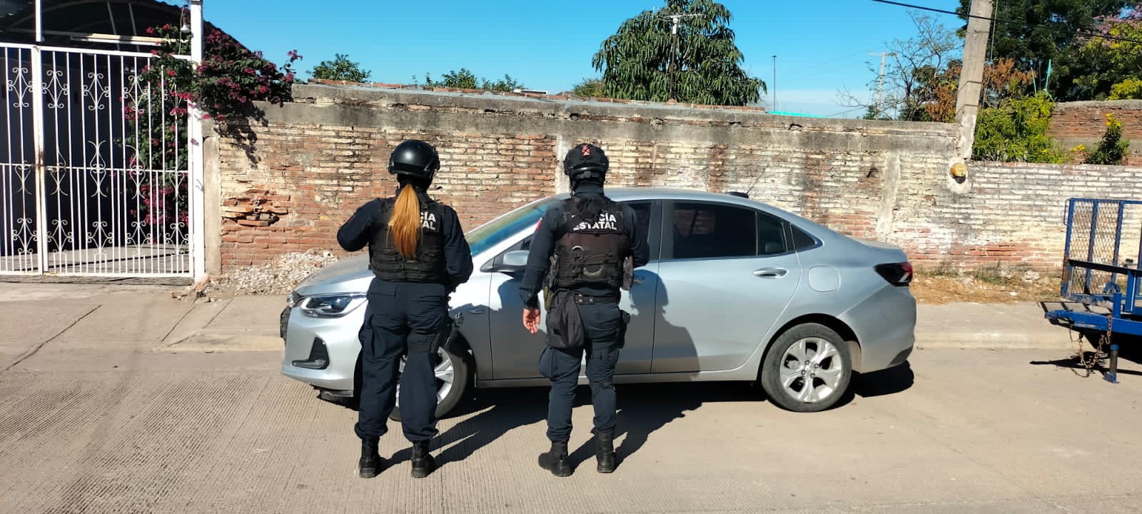Automóvil con reporte de robo, recuperado por la PEP.