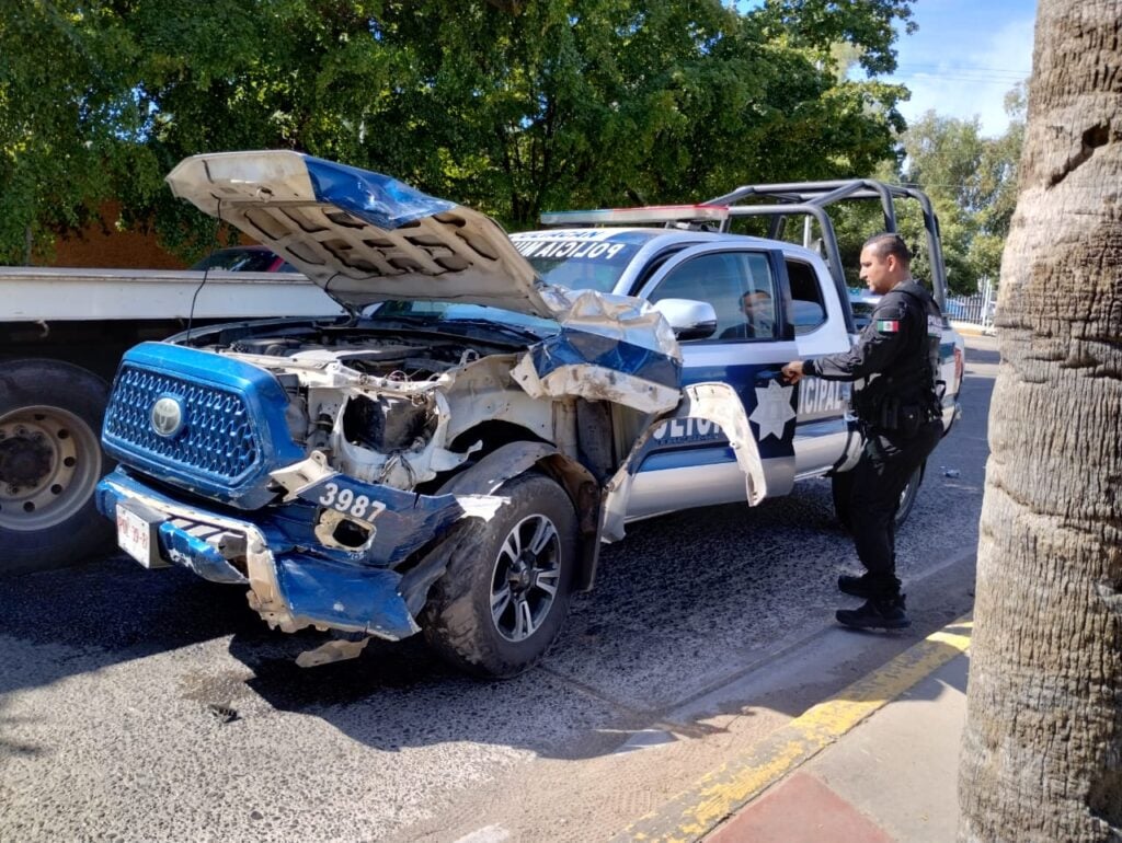 Patrulla de la Policía Municipal chocada.