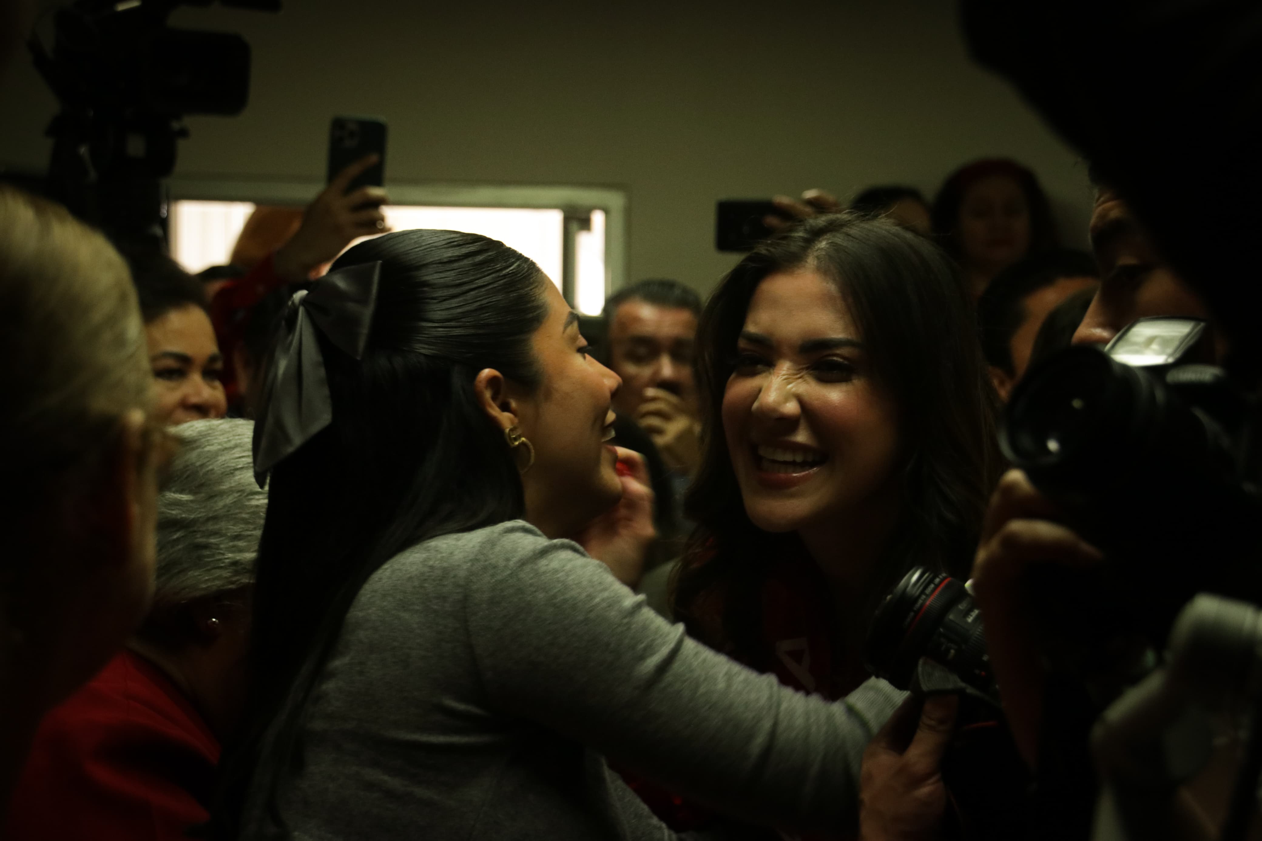Paloma Sánchez precandidata al Senado de la República por el PRI en el registro en Culiacán