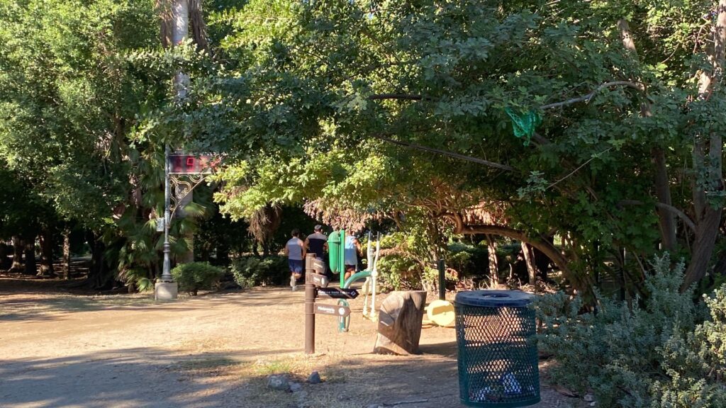 personas caminando en Parque Sinaloa