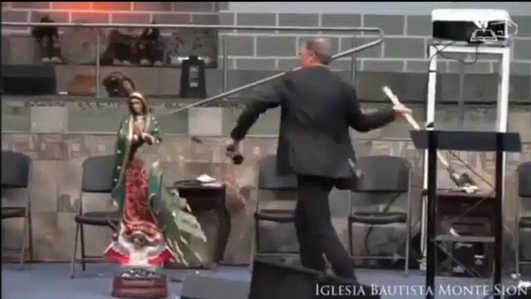 Pastor estadounidense destroza imagen de la Virgen de Guadalupe
