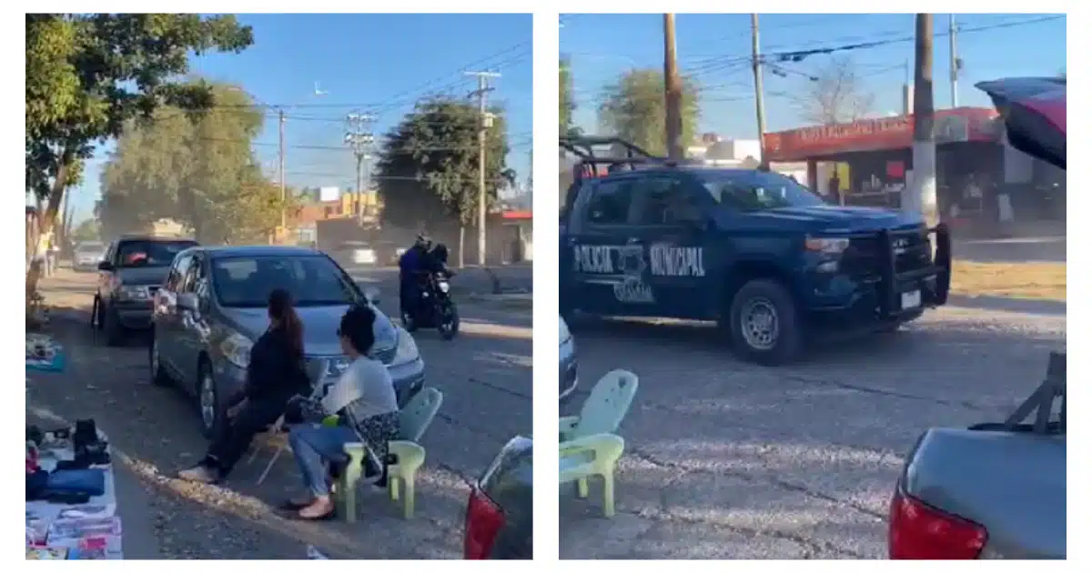 A la izquierda: motociclistas pasando al lado de un tianguis. A la derecha: una de varias patrullas de Seguridad Pública que se encargaron de perseguir a los jóvenes