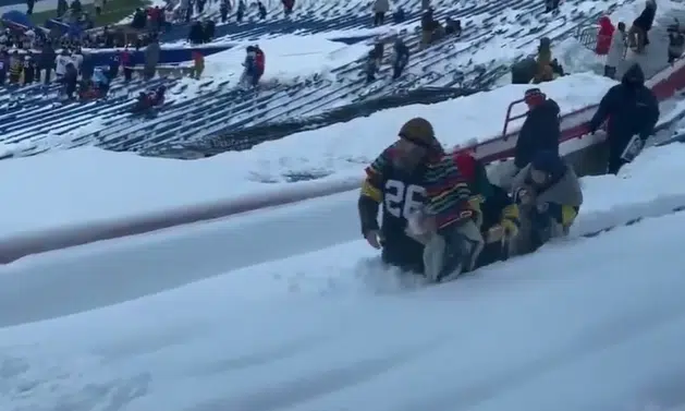 El estadio lleno de nieve y así jugarán los playoffs de la NFL