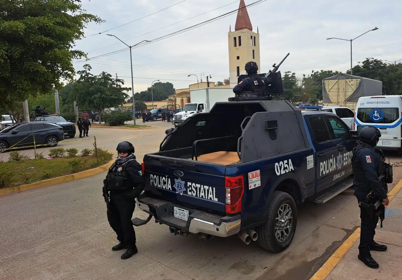 Agentes y patrullas de la Policía Estatal en Guasave