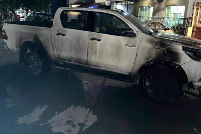 Prenden en llamas camioneta de la dirigente de Morena en Jalisco