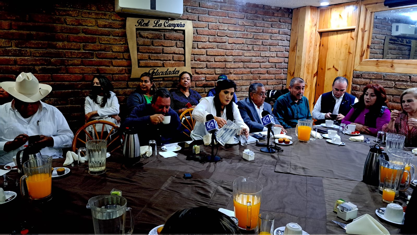 Priistas de Guasave en el restaurante La Campiña