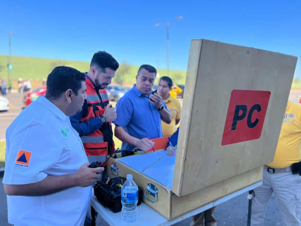 Protección Civil en el primer simulacro en plaza Explanada