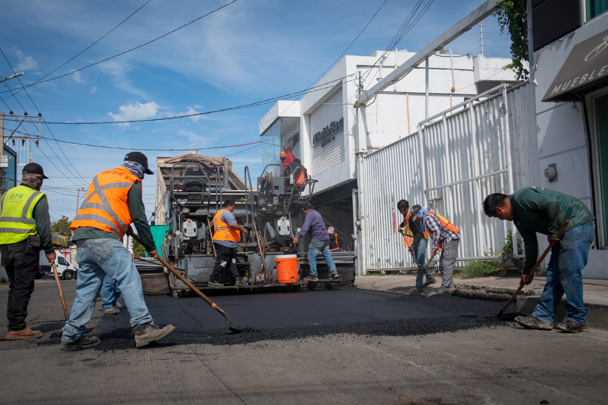 Trabajos de reparación de la avenida Nicolás Bravo en Culiacán.