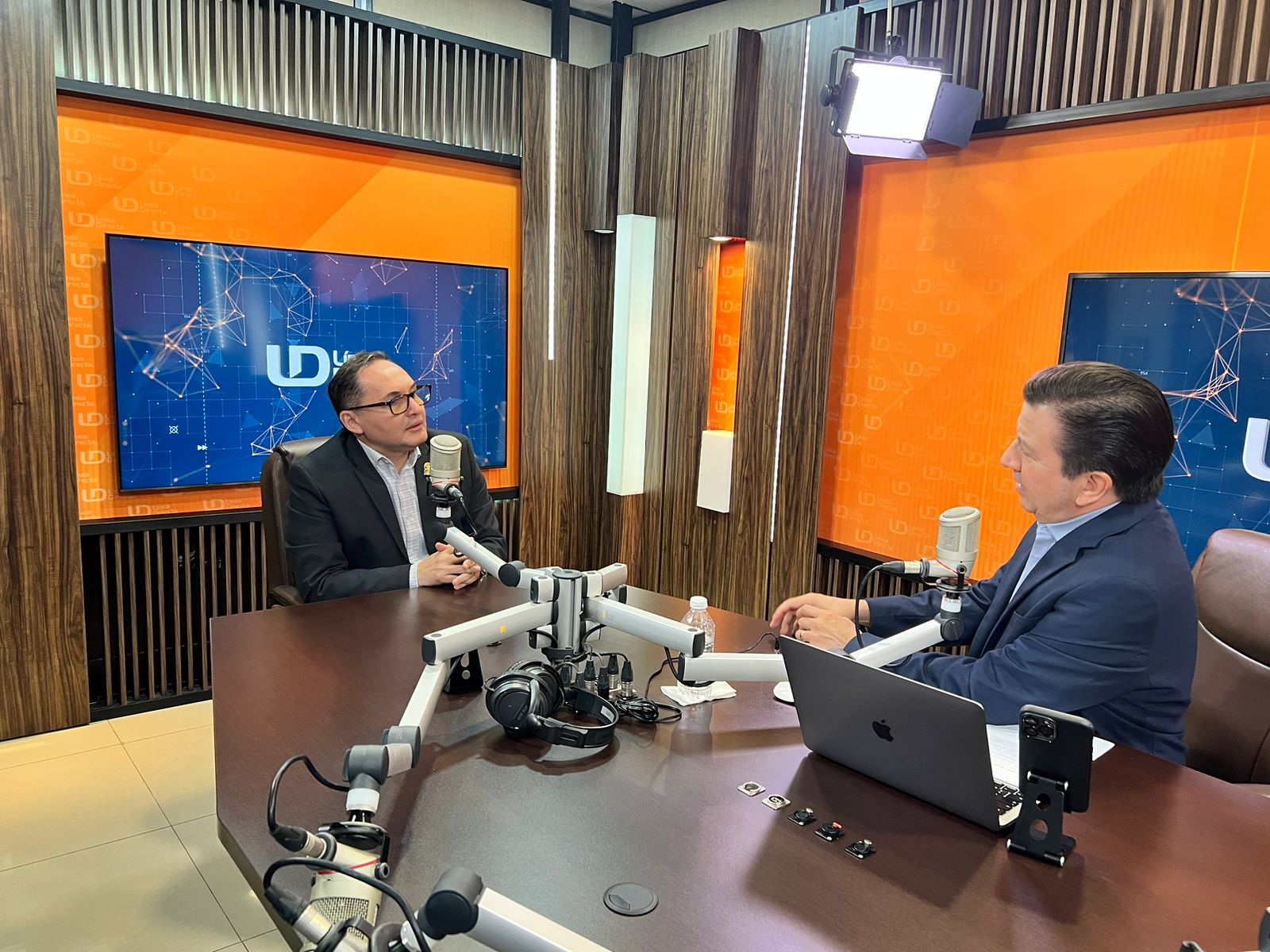 Pedro Flores Leal exhortó al grupo inconforme al diálogo.