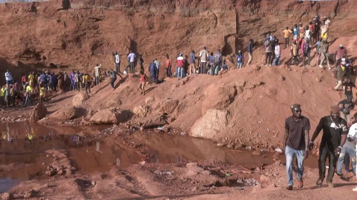 Reportan derrumbe en mina de oro ilegal en Mali; hay más de 70 muertos