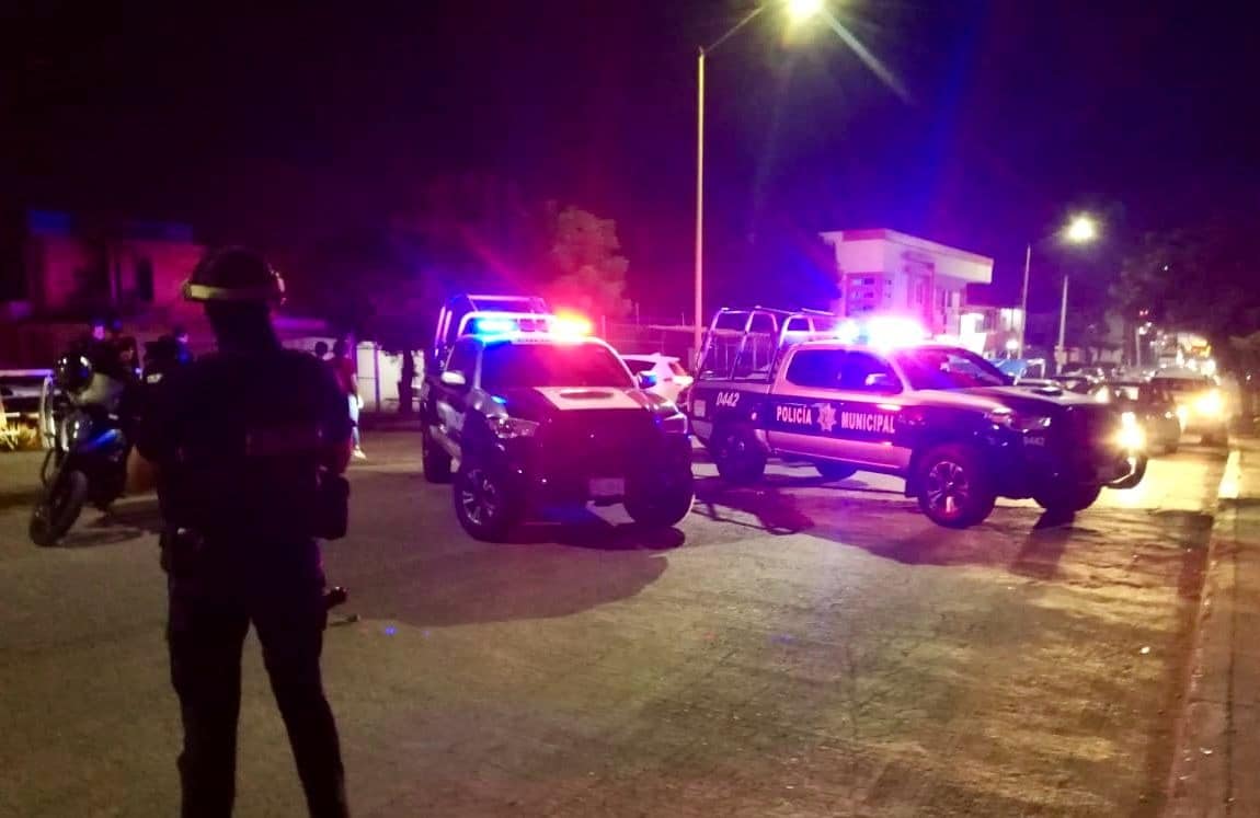 Policías realizaron un despliegue sobre los alrededores, pero los automóviles no fueron localizados.